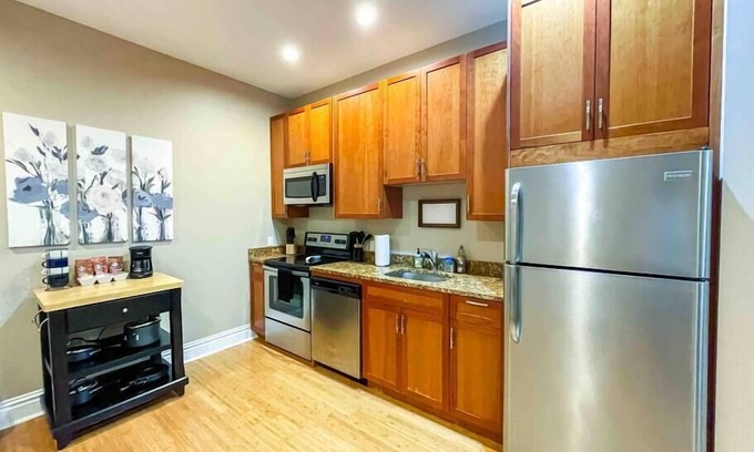 The Hill Apartment | Modern 1BR-1BA Monthly Rental The Hill