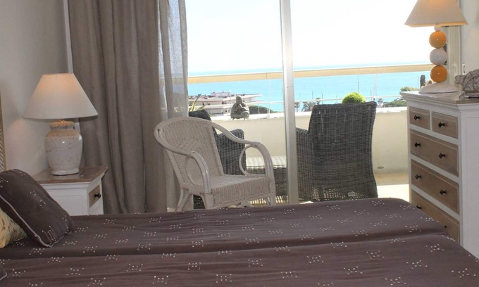 Villeneuve Loubet Beach Apartment | Modern 1BR Apartment, Terrace, Parking, Villeneuve-Loubet Plage