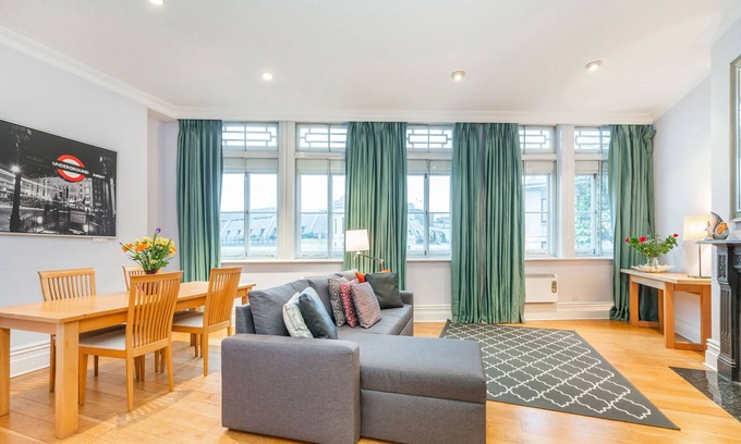London City Centre Apartment | Modern 1BR Apartment With Terrace 3 Mins From Trafalgar Square