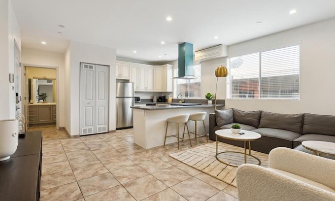 East Hollywood Apartment | Modern 1BR Apt in Hollywood