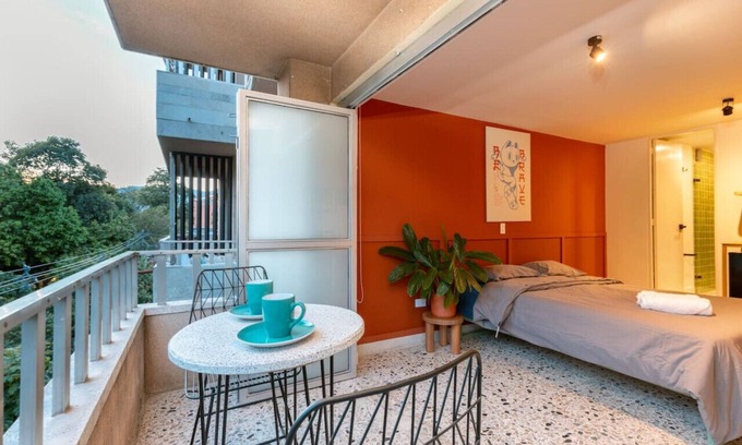 Astorga Apartment | Modern 1BR Apt with private balcony & kicthenette