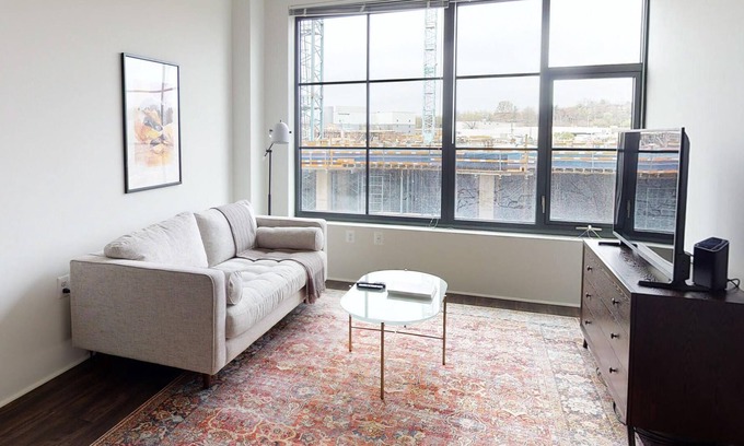 Eisenhower East Apartment | Modern 1BR in The Foundry Near Dtwn DC + Pets OK