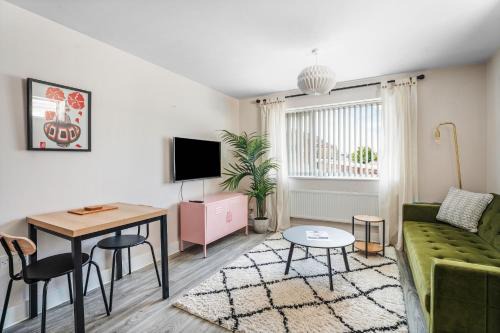 Gabalfa Apartment | Modern 1BR Near Independent Eateries