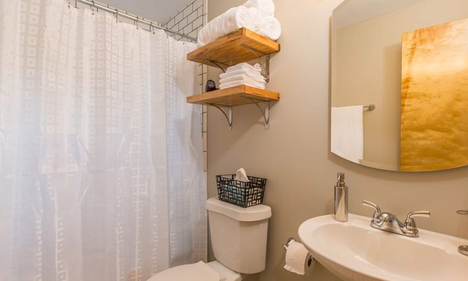 Winston - Salem Apartment | Modern 1BR Near WFU Hospital
