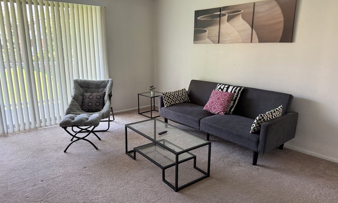 Elkins Park Apartment | Modern 1BR Retreat in Elkins Park Monthly Discount