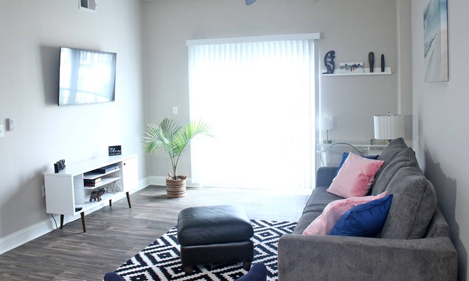 SouthPark Apartment | Modern 1BR★Heart of Southpark★ WiFi + Free Parking