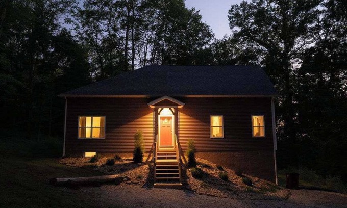 Rockbridge Cabin | Modern 2 BD Cabin With hot tub & Games & Central Loc