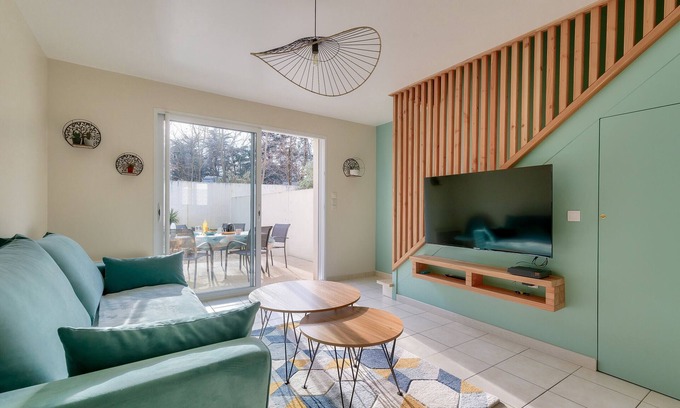 Les Sables d'Olonne Ski Chalet | Modern 2-bedroom house with shared pool