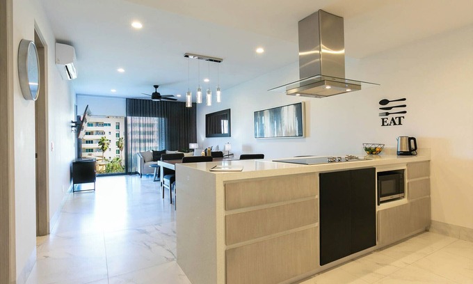 Centro Condo | Modern 2-Bed/2-Bath Condo Near Riu Hotel & Beach with Rooftop Pool