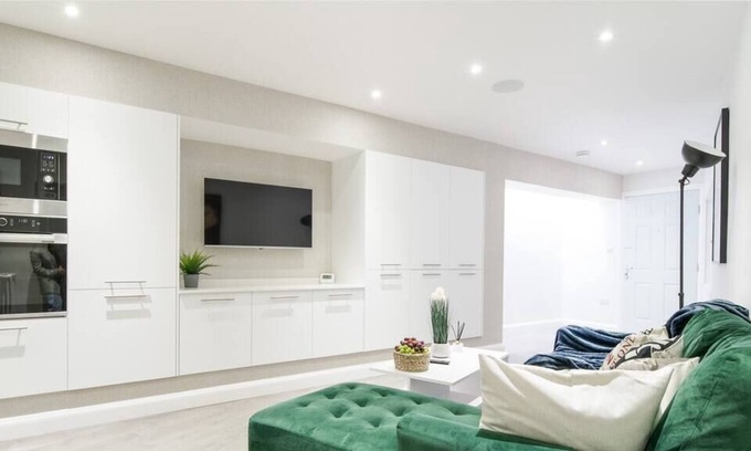 Barnet Apartment | Modern 2 bed 2 bath New Barnet Apt*