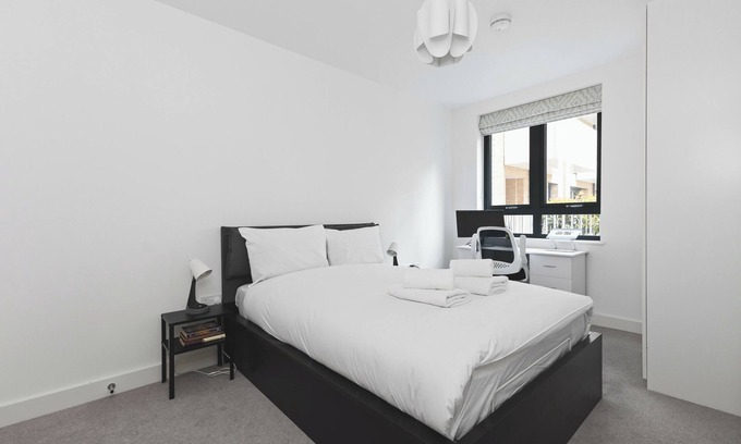 Brondesbury Park Apartment | Modern 2 Bed 2 Bath with Patio Access