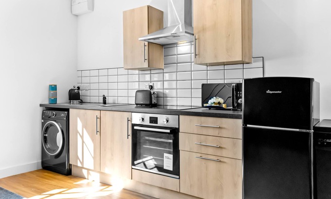 Margam House | Modern 2 bed apartment, centre of town