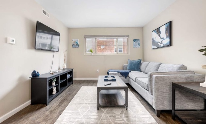 University District Apartment | Modern 2 Bed Apartment in the Heart of Columbus