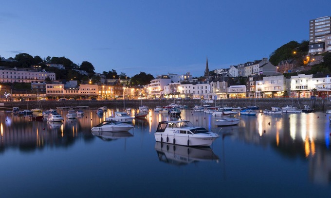 Torquay City Centre Apartment | Modern 2 bed Apartment With sea Views
