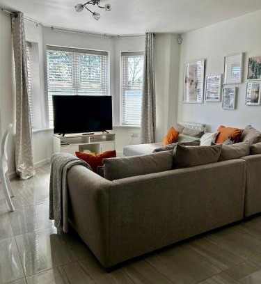 Telford Apartment | Modern 2 Bed Apartment With Free Parking And Netflix