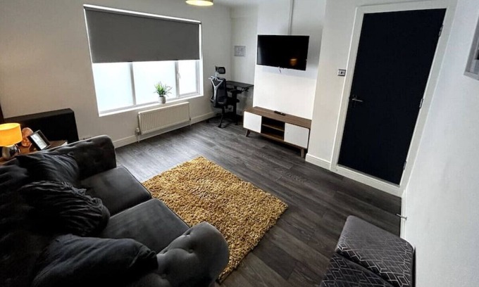 Burslem Apartment | Modern 2 Bed Central Apartment