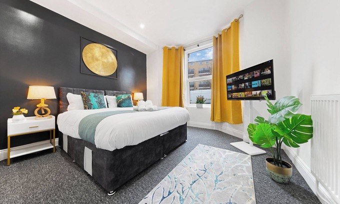 Southwark Apartment | Modern 2-Bed Flat in London, Zone 2, with Parking