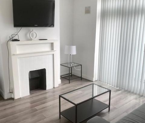 Edmonton Apartment | Modern 2 bed flat near Tottenham Hotspur Stadium