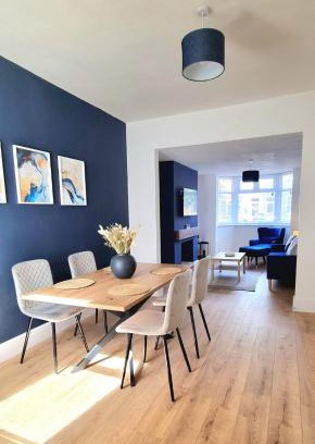 Cleethorpes Villa | Modern 2 Bed House, Cleethorpes - Contractors Welcome!