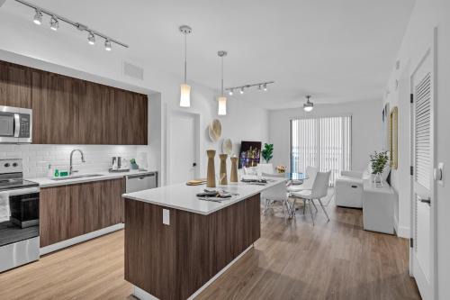 Doral Apartment | Modern 2 Bed in the Heart of Doral Free Parking