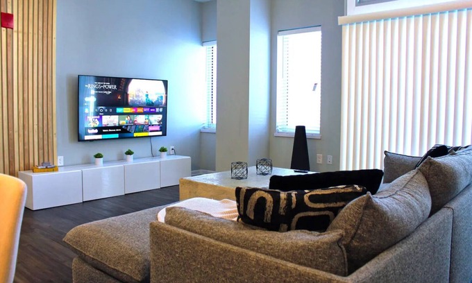 North Kansas City Apartment | Modern 2-Bedroom Stunning Views