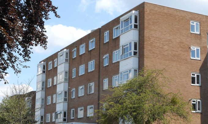 St. Mark's Apartment | Modern 2 Bedroom Apartment, wifi ,parking space, 20 minutes to Central London,
