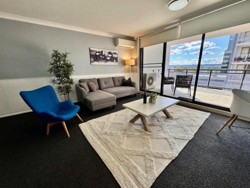 Parramatta Apartment | Modern 2-Bedroom Apartment 7mins to Paramatta Train Station