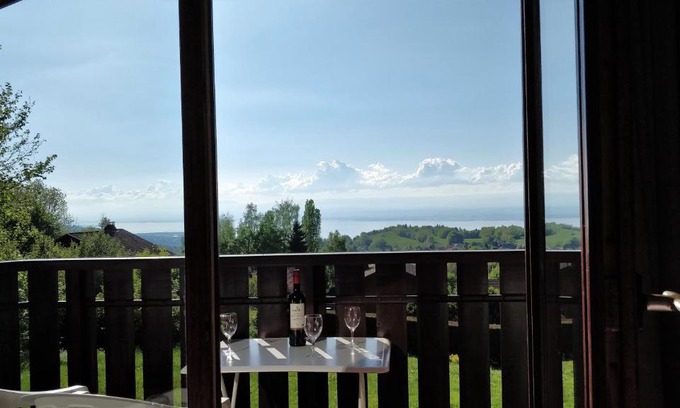 Thollon-les-Memises Apartment | Modern 2 bedroom apartment with lake view, close to cablecar, ski slopes, restaurants and Lake Geneva