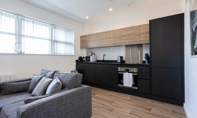 Bolton Apartment | Modern 2 Bedroom Apartment in Bolton
