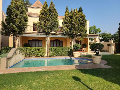 Lone Hill Apartment | Modern 2 Bedroom apartment with club house pool
