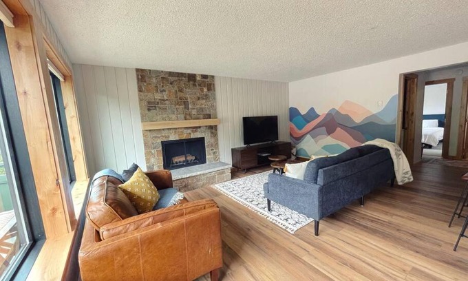 Warm Springs Apartment | Modern 2 Bedroom condo with pool and amazing view! Close to ski lifts & downtown!