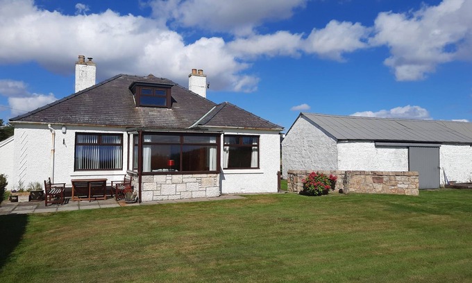 Brora House | Modern 2-Bedroom Cottage located in Brora