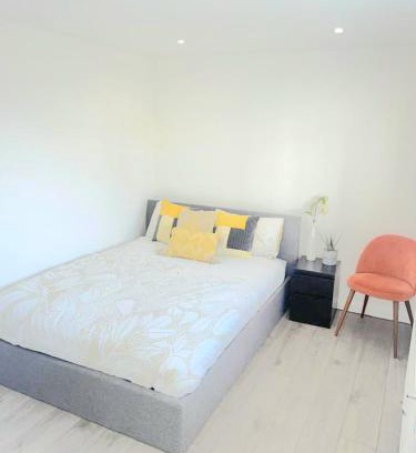 Roxeth Apartment | Modern 2 Bedroom Flat With Garden LONDON