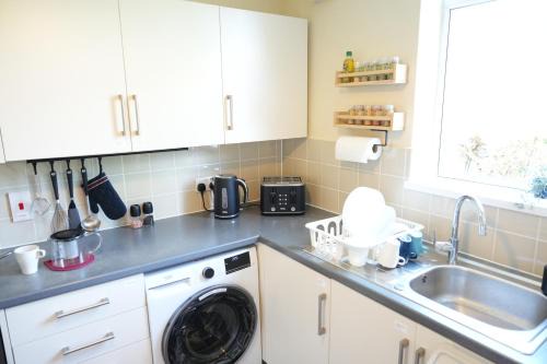 Newark upon Trent Villa | Modern 2-Bedroom House Near Nottingham City Hospital with Free WiFi