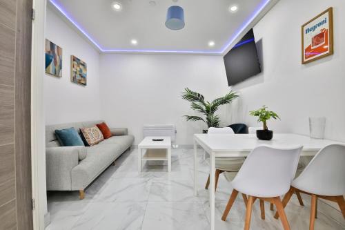 Cathays House | Modern 2 Bedroom House in Central Cardiff