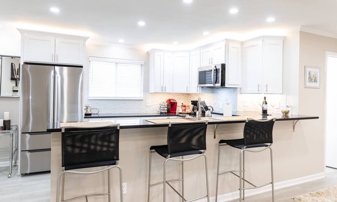 New Richmond Apartment | Modern 2 Bedroom in Beautiful River Town Near City