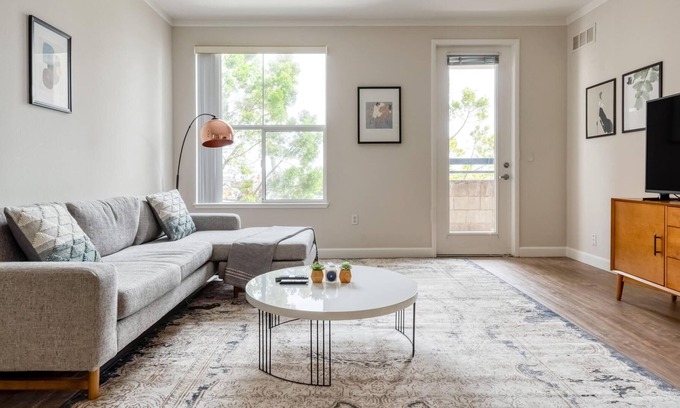 Foster City Apartment | Modern 2 Bedroom in Foster City w/ Amenities
