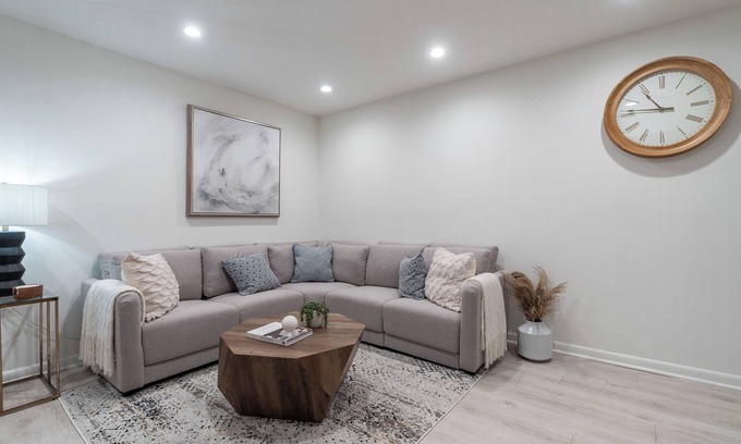 Dover Crystal Apartment | Modern 2-Bedroom Oasis with Private Entrance!