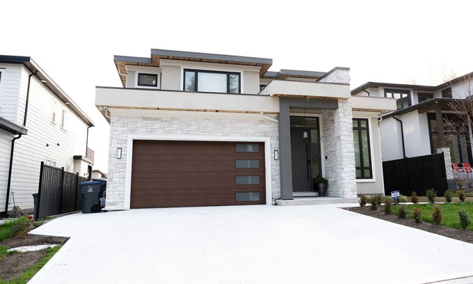 Guildford House | Modern 2 bedroom suite in beautiful neighbourhood
