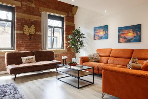 Bradford Apartment | Modern 2 Bedroom with 75” TV & Free Wi-Fi