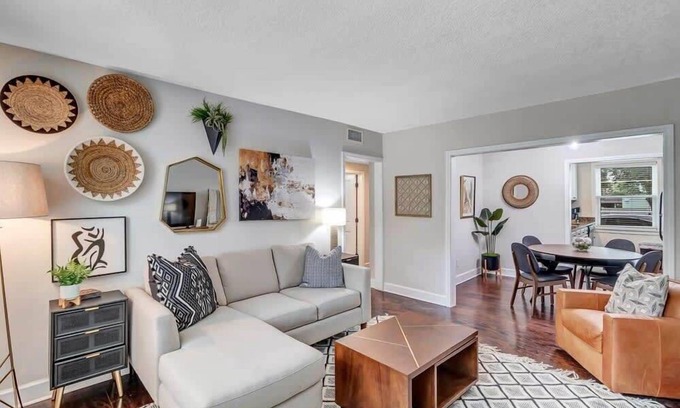 San Marco Condo | Modern 2 BR Condo - 2 block from San Marco