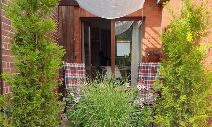 Schutzenplatz Apartment | Modern 2 room apartment, 1st Floor separately in a family house, location close to the city