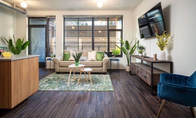 Eisenhower East Apartment | ★Modern-2bd-2bth-Luxury Loft ~ FREE PARKING, Pool, Balcony★