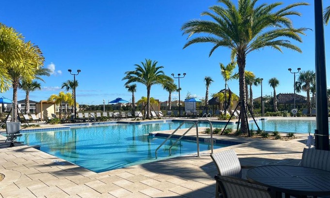 Four Corners House | Modern 2bdrm Condo-ChampionsGate