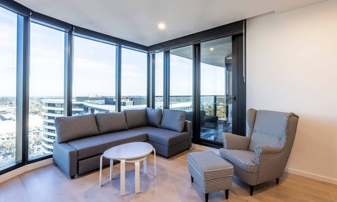 Glen Waverley Apartment | Modern 2BR Abode with Balcony View & Gym Access