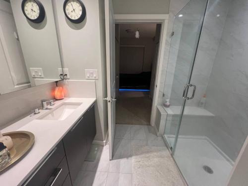 Killarney Apartment | Modern 2BR Condo by Fraser River Riverwalk