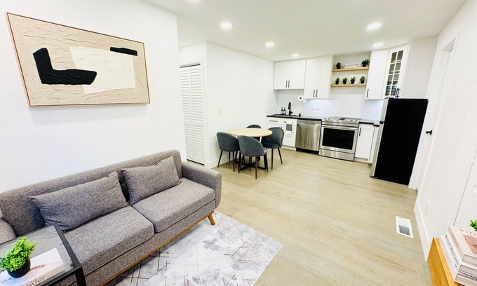 South San Jose Apartment | Modern 2BR Guest Suite w/Kitchen, W&D, AC, Fire Pit, Giga Wifi - 10 mins to SJC