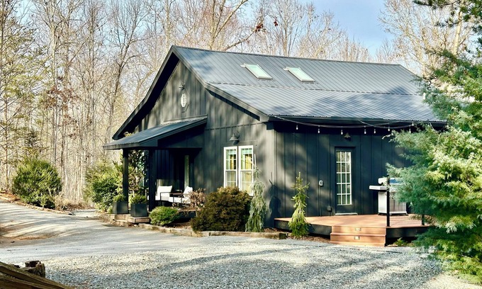 Rutherfordton House | Modern 3/2 Farmhouse Minutes to Tryon International Equestrian Center + Wineries