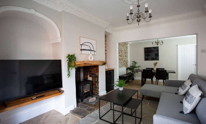 Winlaton Mill House | Modern 3-Bedroom Retreat