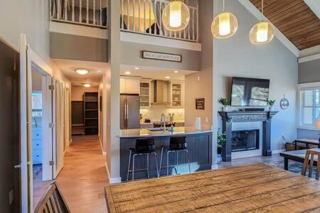 Historic District House | Modern 3 BDR Heart of Downtown Walk Everywhere